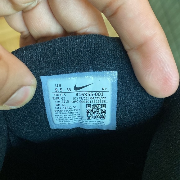 Nike Air Monarch IV “Black Metallic Silver” - Picture 17 of 17